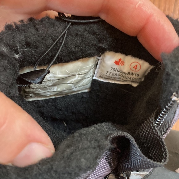New winter boots, size 4T - Picture 7 of 7